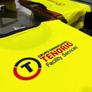 DTF por metros en ropa laboral